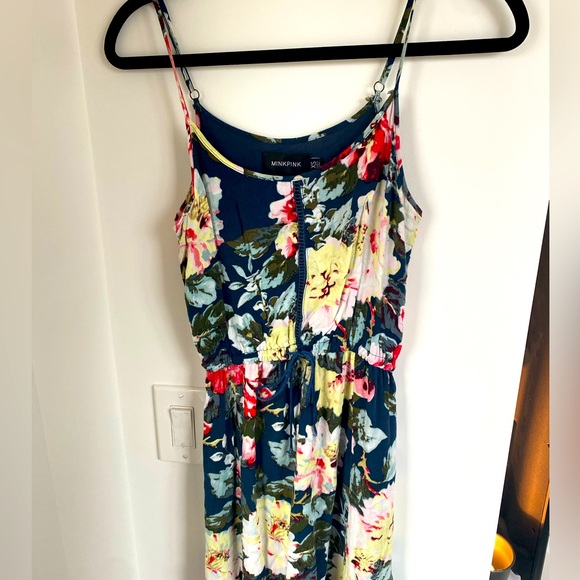 Beautiful MINKPINK Maxi Dress - Picture 2 of 13